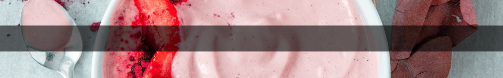 Easy Strawberry Yoghurt Smoothie Bowl